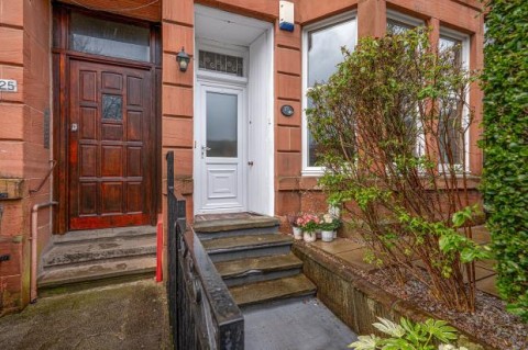 Click the photo for more details of Main Door, Thornwood Drive, Thornwood, Glasgow