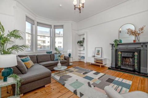 Click the photo for more details of 1/2, Thornwood Gardens, Thornwood, Glasgow