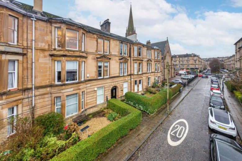 Click the photo for more details of 2/2, Holyrood Crescent, Kelvinbridge, Glasgow