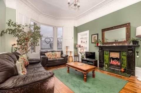 Click the photo for more details of 2/2, Holyrood Crescent, Kelvinbridge, Glasgow