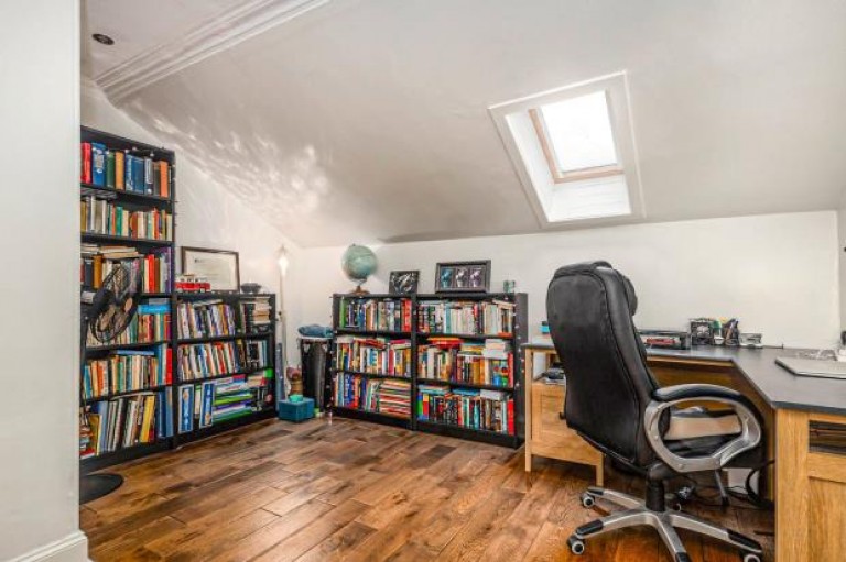 Images for 2/2, Holyrood Crescent, Kelvinbridge, Glasgow