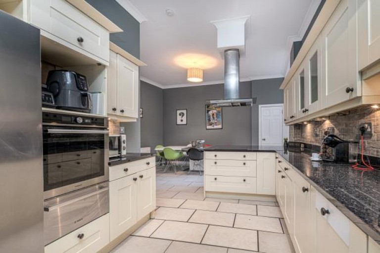 Images for 2/2, Highburgh Road, Dowanhill, Glasgow