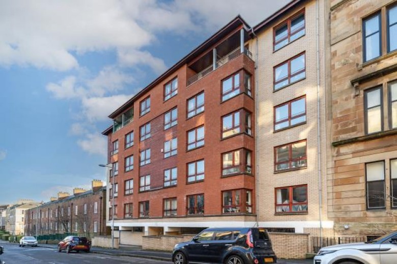 Click the photo for more details of 3/3, Sanda Street, North Kevinside, Glasgow