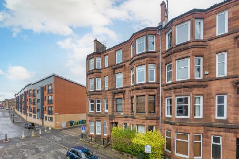 Click the photo for more details of 2/1, Avenuepark Street, North Kelvinside, Glasgow