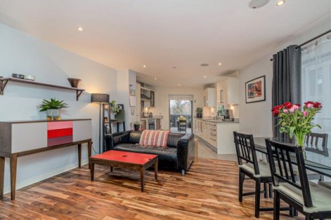 Click the photo for more details of 1/1, Kelvinhaugh Street, Yorkhill, Glasgow