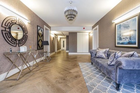 Click the photo for more details of 2/2, Park Quadrant, Park, Glasgow