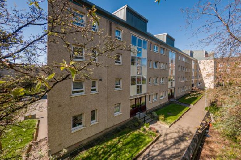 Click the photo for more details of 2/1, Oban Court, North Kelvinside, Glasgow