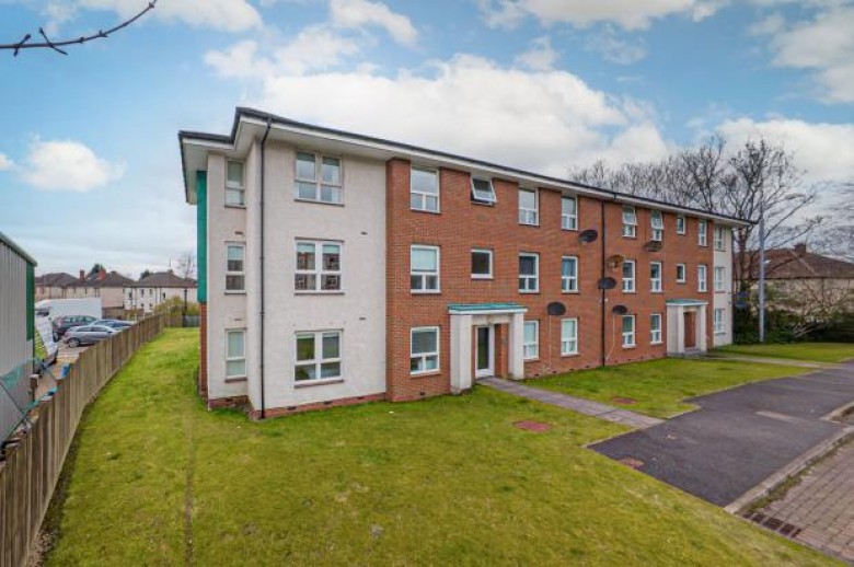 Click the photo for more details of 1/2, Strathblane Gardens, Anniesland, Glasgow
