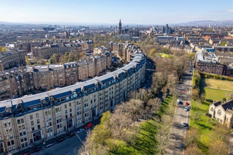 Click the photo for more details of Flat 2/2, Park Quadrant, Park, Glasgow