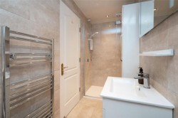 Images for 0/1, Cleveden Drive, Kelvinside, Glasgow