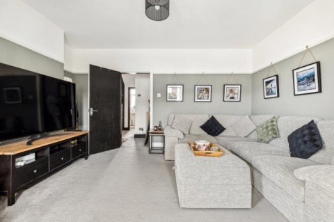 Click the photo for more details of 2/2, Great Western Road, Anniesland, Glasgow