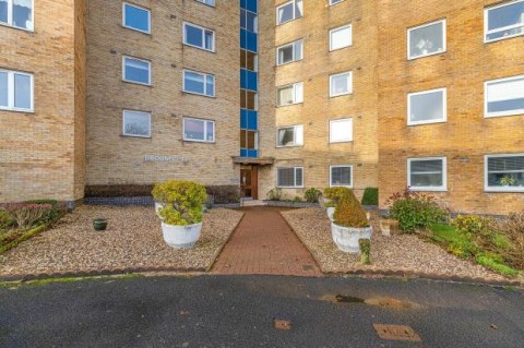 Click the photo for more details of Flat 9, Broomcliff, Castleton Drive, Newton Mearns, Glasgow, East Renfrewshire