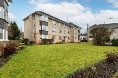 Click the photo for more details of Flat 96, Castle Court, Broomburn Drive, Newton Mearns, Glasgow, East Renfrewshire