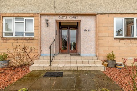 Click the photo for more details of Flat 96, Castle Court, Broomburn Drive, Newton Mearns, Glasgow, East Renfrewshire
