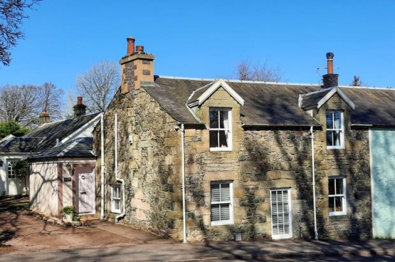 Click the photo for more details of Quarry Cottage, Polnoon Street, Eaglesham, East Renfrewshire