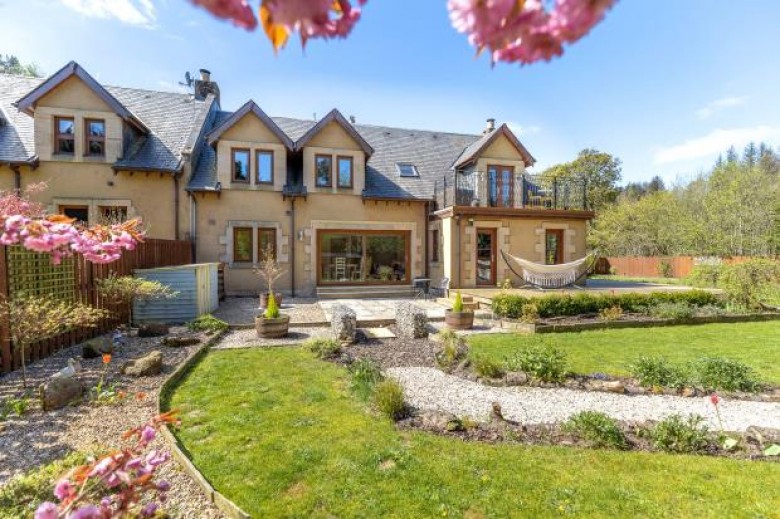 Click the photo for more details of Crossbow Gardens, Blantyre, Glasgow, South Lanarkshire
