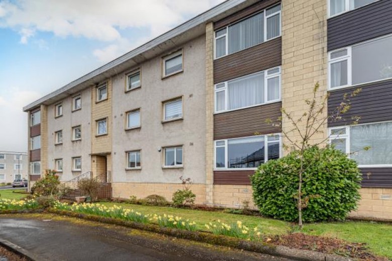 Click the photo for more details of 16B Castleton Court, Castleton Drive, Newton Mearns, Glasgow