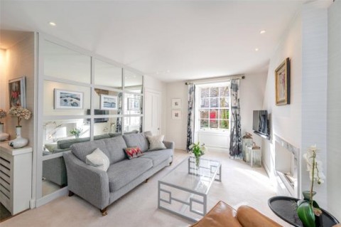 Click the photo for more details of Fettes Row, New Town, Edinburgh