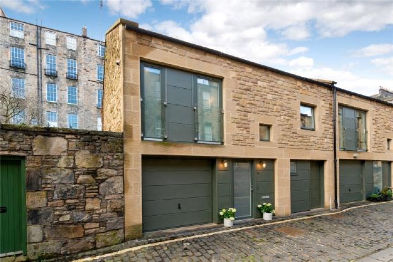 Click the photo for more details of Cumberland Street South West Lane, Edinburgh