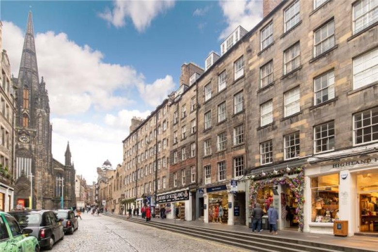 Click the photo for more details of 11/2, James Court, Lawnmarket, Edinburgh, Midlothian