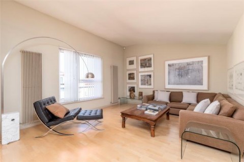 Click the photo for more details of Flat 38, The Park, Holyrood Road, Edinburgh
