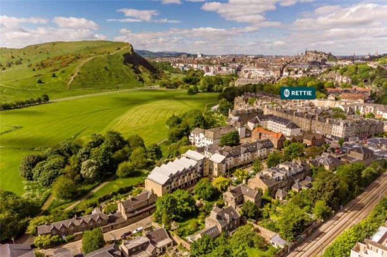 Click the photo for more details of 10/5, Waverley Park, Edinburgh