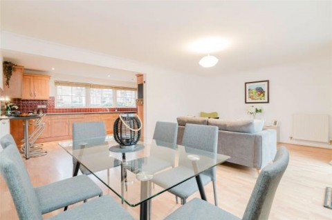 Click the photo for more details of Balgreen Avenue, Murrayfield, Edinburgh