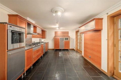 Click the photo for more details of Cumberland Street South West Lane, Edinburgh