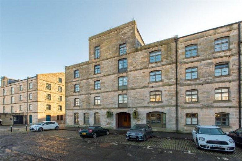 Click the photo for more details of Commercial Street, Edinburgh, Midlothian