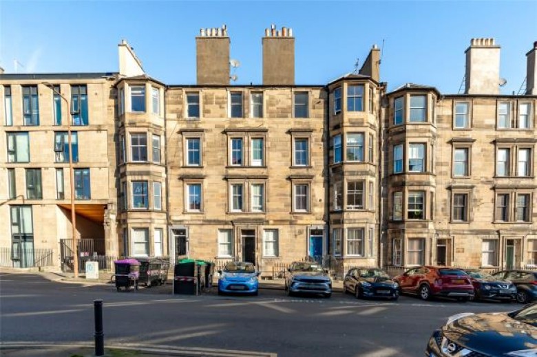 Click the photo for more details of Flat 4 (2f2), Montgomery Street, Edinburgh