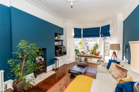 Click the photo for more details of Flat 4 (2f2), Montgomery Street, Edinburgh