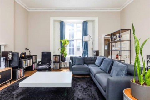 Click the photo for more details of Flat 3, York Place, Edinburgh, Midlothian
