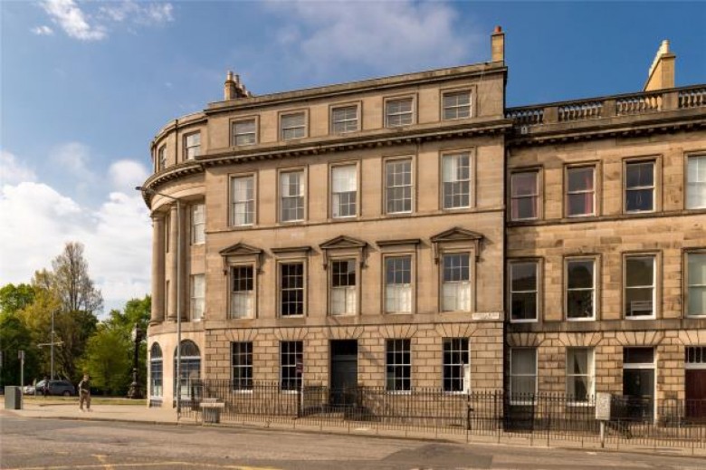Click the photo for more details of 2/9, Elm Row, Edinburgh, Midlothian
