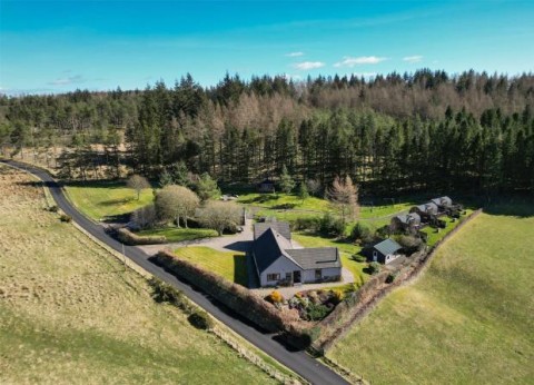 Click the photo for more details of Bridgend Of Pearsie, Bridgend Of Pearsie, Kirriemuir, Angus