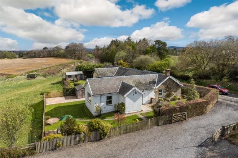 Images for 2 Newbigging Cottages, Rosewell, Midlothian