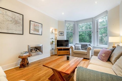 Click the photo for more details of 2/1, Edgemont Street, Glasgow