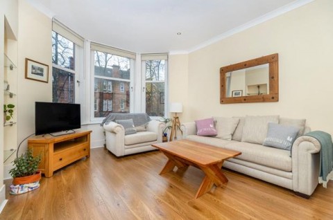 Click the photo for more details of 2/1, Edgemont Street, Glasgow