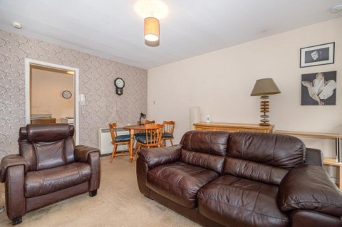 Click the photo for more details of 1/4, Hillpark Drive, Glasgow