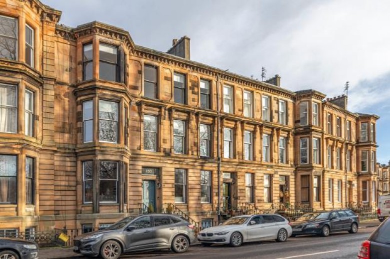 Click the photo for more details of 2/2, Queens Drive, Queens Park, Glasgow City