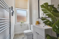 Images for Flat 1/1, Cartvale Road, Battlefield