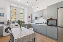 Images for Flat 1/1, Cartvale Road, Battlefield