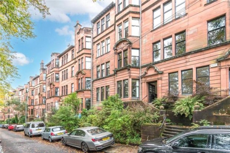 Click the photo for more details of 2/1, Camphill Avenue, Shawlands, Glasgow