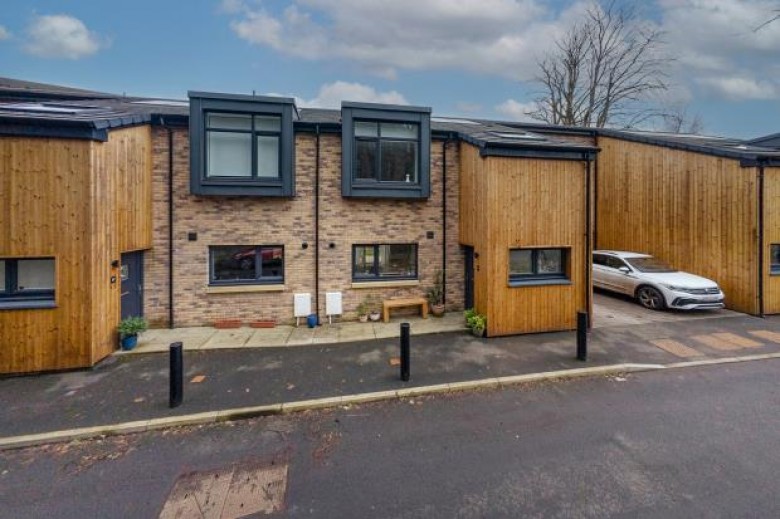 Click the photo for more details of Queens Drive Lane, Queens Park, Glasgow
