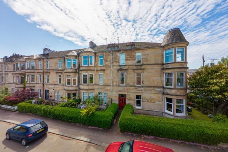 Click the photo for more details of Flat 2/2, Ledard Road, Battlefield, Glasgow