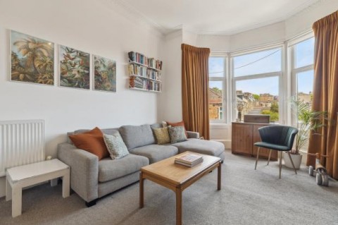 Click the photo for more details of Flat 2/2, Ledard Road, Battlefield, Glasgow