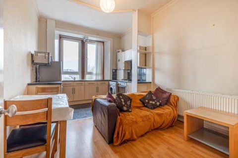Click the photo for more details of 2/2, Ellangowan Road, Shawlands