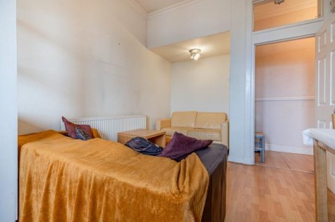Click the photo for more details of 2/2, Ellangowan Road, Shawlands