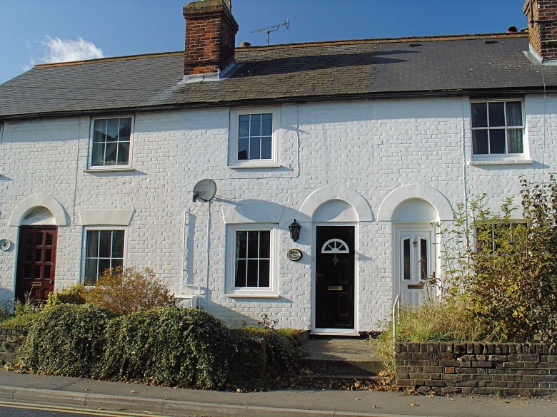 Click the photo for more details of Robin Cottage, 40 Station Road, Charing