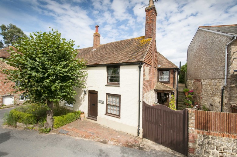 Click the photo for more details of Harvest Bank House, Lenham Heath Road, Sandway