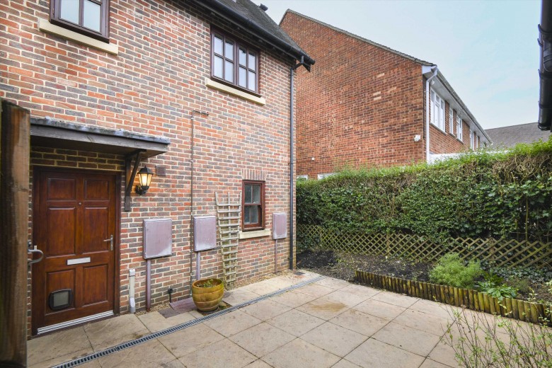 Click the photo for more details of Brenchley Mews, Charing